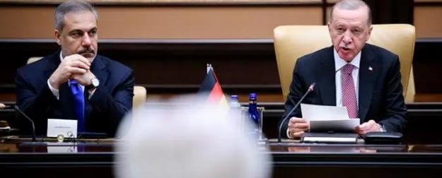 Под Эрдоганом начали разъезжаться стулья Под Эрдоганом начали разъезжаться стулья