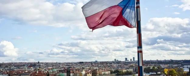 Своя рубашка ближе к телу: Чехия экономит на Украине