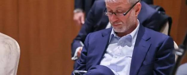 Загнанный в Турцию. Абрамовичу не удалось усидеть на двух стульях
