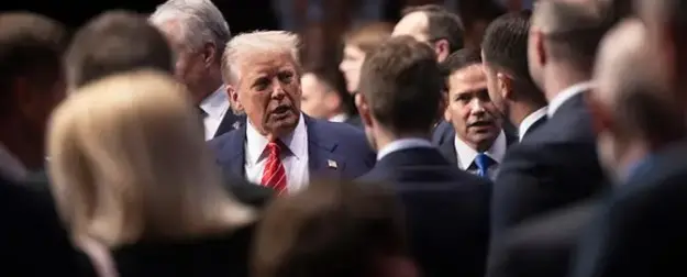 Трамп, улыбаясь по-голливудски, берет Зеленского за жабры