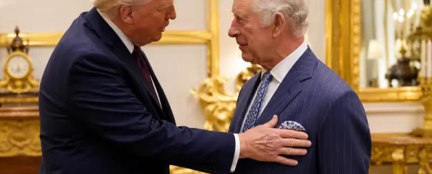 Руки прочь от монарха: Трамп попал в громкий конфуз на встрече с Карлом III