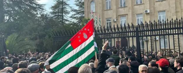 Как Запад вмешивается в политику Абхазии. Защитится ли Сухум к выборам?