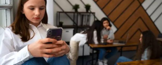 Дофаминовая игла соцсетей: в мире объявили бой цифровой зависимости