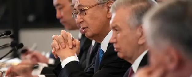 Токаев и Мерзиёев осыпали Трампа золотым дождем пафоса