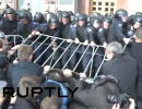 Киевская оппозиция попыталась штурмом взять здание мэрии