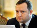 Арбузов: власть Украины не уйдет добровольно в отставку