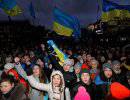 На Евромайдане в первые ряды демонстрантов толкают детей
