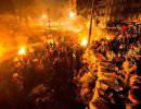 В Киеве радикалы штурмуют Народный дом, в котором прячется "Беркут"