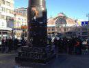 В Киеве вместо памятнику Ленина установили золотой унитаз