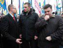 Майдан освистал лидеров оппозиции и дал Януковичу время до утра