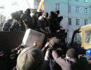 В Киеве протестующие захватили «Камазы», которыми власть перегородила Садовую