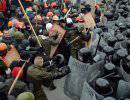 Люди в центре Киева выпрыгивают из окон, чтобы спастись от митингующих