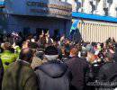 Луганские активисты строят баррикады и ждут подкрепления