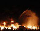 В Киеве ночью огонь уничтожил баррикаду сторонников Евромайдана