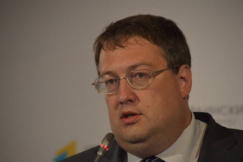 Антон Геращенко: "Правый сектор" Яроша хочет заменить собой госструктуры Украины