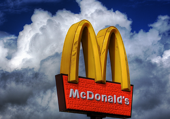 Роспотребнадзор завел 80 дел против McDonald’s