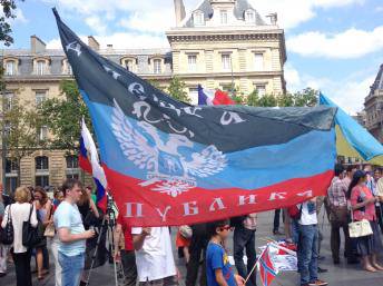 Митингующие парижане надеются, что в Новороссию войдут и другие регионы Украины