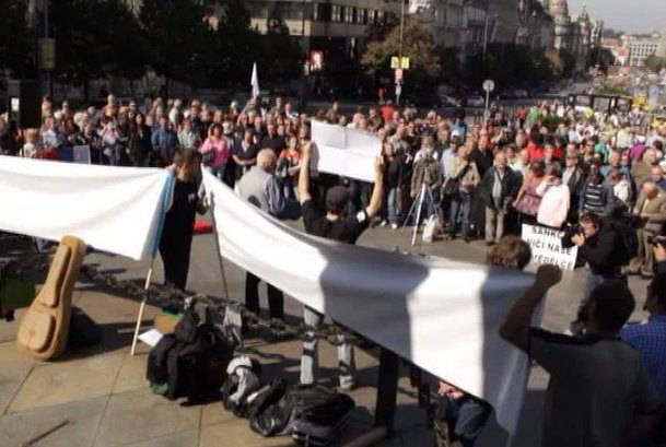 Европа бунтует: В Праге проходит митинг против антироссийских санкций