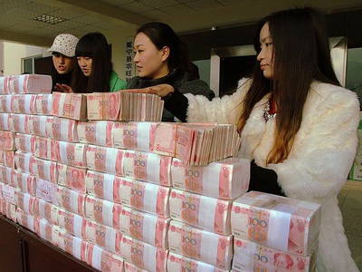 Валютная стена: к чему приведет транзит китайских денег через Россию?