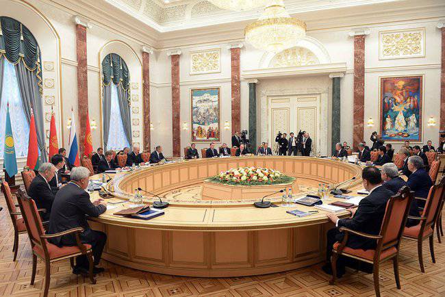 Армению приняли в ЕАЭС, Киргизия – на очереди