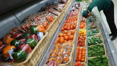 Россия вводит запрет на поставки овощей и фруктов с Украины