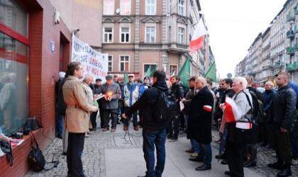 Героизация УПА: польское правительство против своего народа
