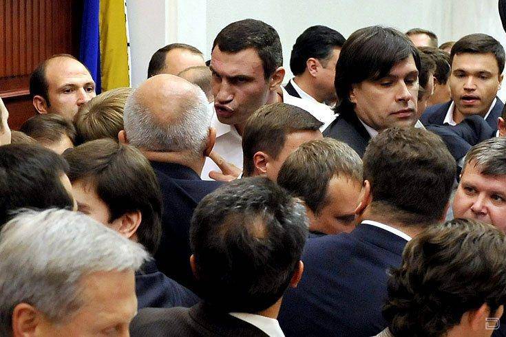 Избранные депутаты Рады считают, что без драк там не обойдется