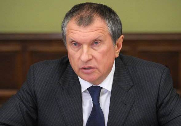Игорь Сечин призвал избавиться от доллара в нефтяных контрактах