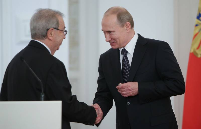 Путин подарил Примакову на 85-летие примус
