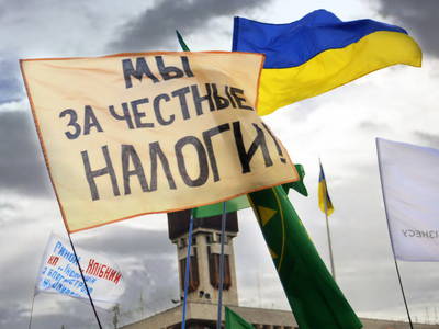 Киев хочет ввести налог для работающих в РФ украинцев - 500 долларов в месяц