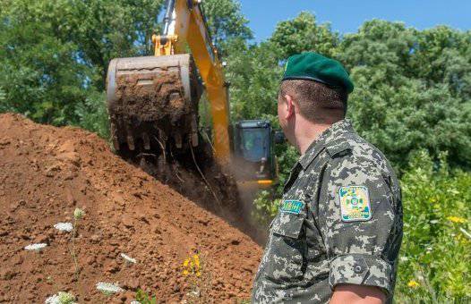 Киеву не хватает денег на строительство "Стены"