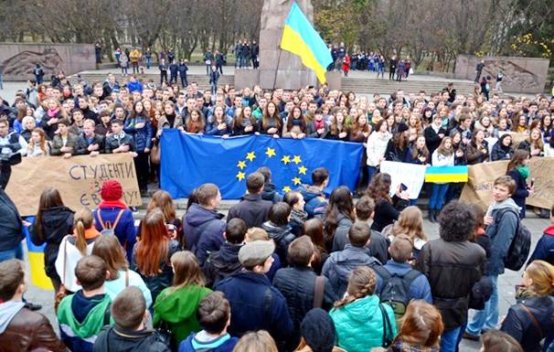 Поляки не дают визы украинцам: в Луцке акции протеста
