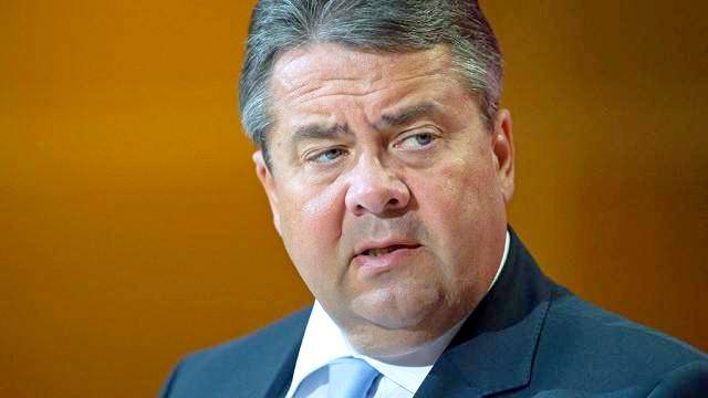 Германский министр осудил НАТО за бряцание оружием у российских границ