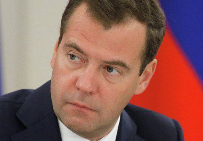 Медведев утвердил 100-долларовую скидку на газ для Украины Медведев утвердил 100-долларовую скидку на газ для Украины