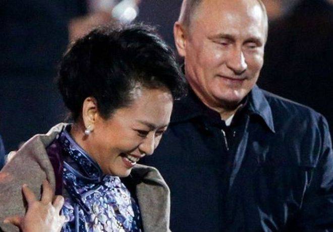Путину приписали флирт с первой леди КНР