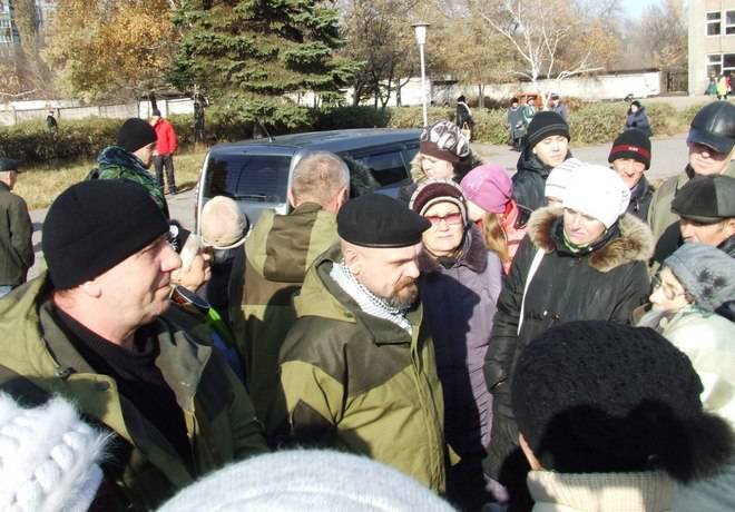 Алексей Мозговой посетил избирательный участок в городе Алчевске