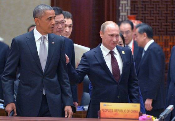 Саммит АТЭС: Путин похлопал Обаму по плечу