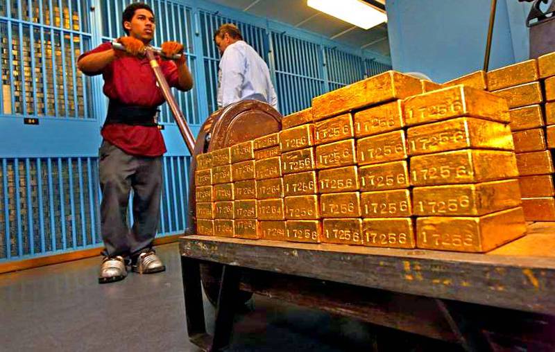 Почему европейские страны забирают свои золотые резервы из США?
