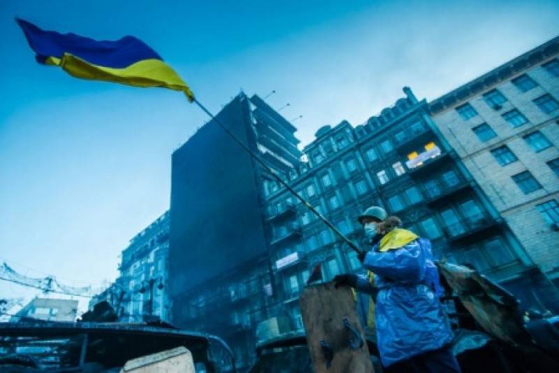Украинская демократия - это безалкогольная водка и обезжиренное сало