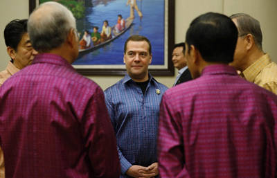 Медведев намекнул на продление антисанкций ради российских товаров