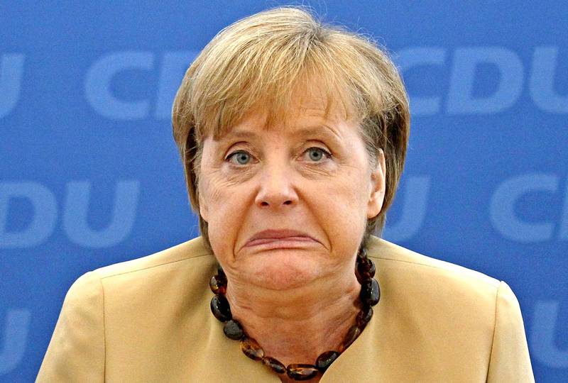 Меркель попросили «заткнуться» после критики Франции