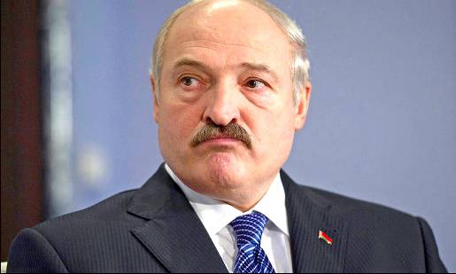 Лукашенко: Мы не станем предателями, но мы вынуждены посматривать налево и направо