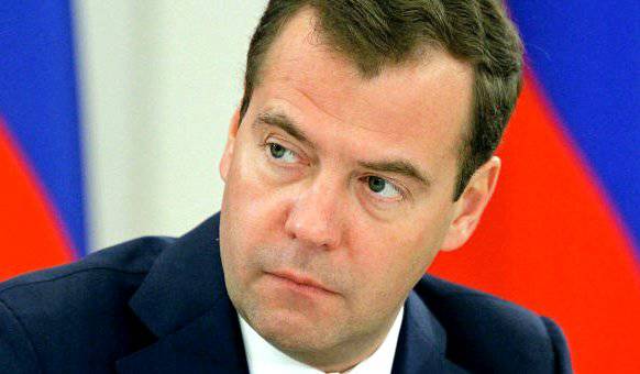 Медведев: Россия полностью откажется от импорта продуктов