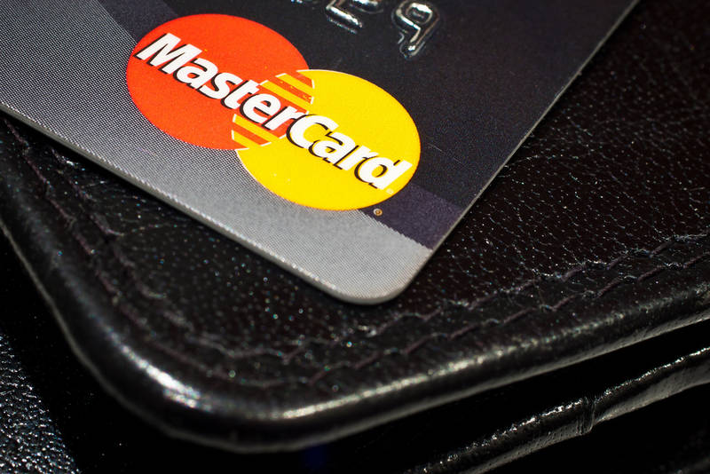 MasterСard заявила о приостановке обслуживания карт в банках Крыма из-за санкций США