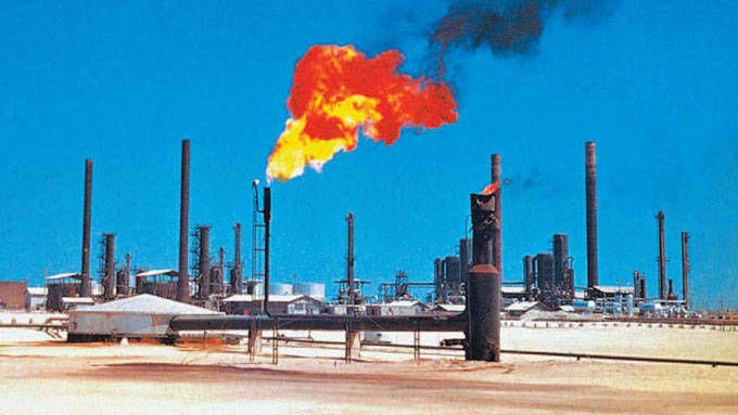 Эр-Рияд обвалил цены на нефть с прицелом на Россию и Иран