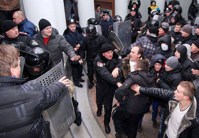 Процесс распада единого государства захватывает западные регионы Украины Процесс распада единого государства захватывает западные регионы Украины