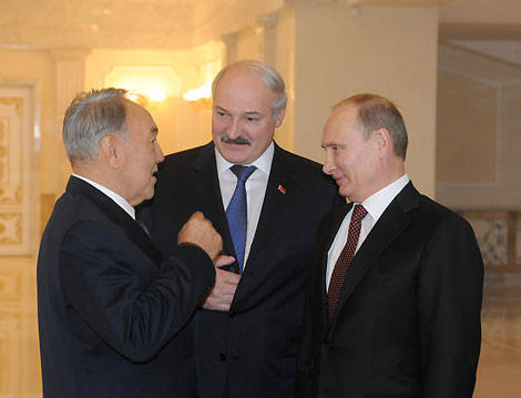 Лукашенко и Назарбаев помогают Порошенко повернуться в сторону России