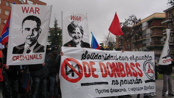 Испанские антифашисты устроили шествие в Мадриде в поддержку Донбасса