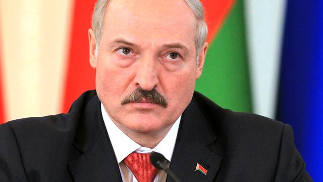 Лукашенко призвал перестать молиться на Россию Лукашенко призвал перестать молиться на Россию
