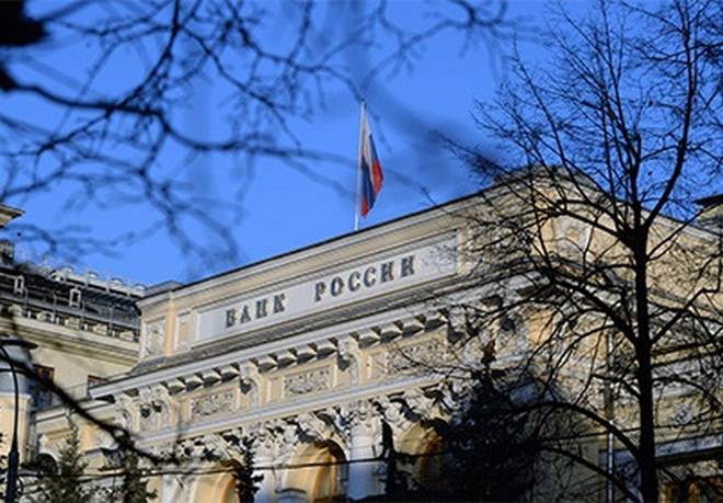 ЦБ назвал девальвацию рубля угрозой финансовой стабильности